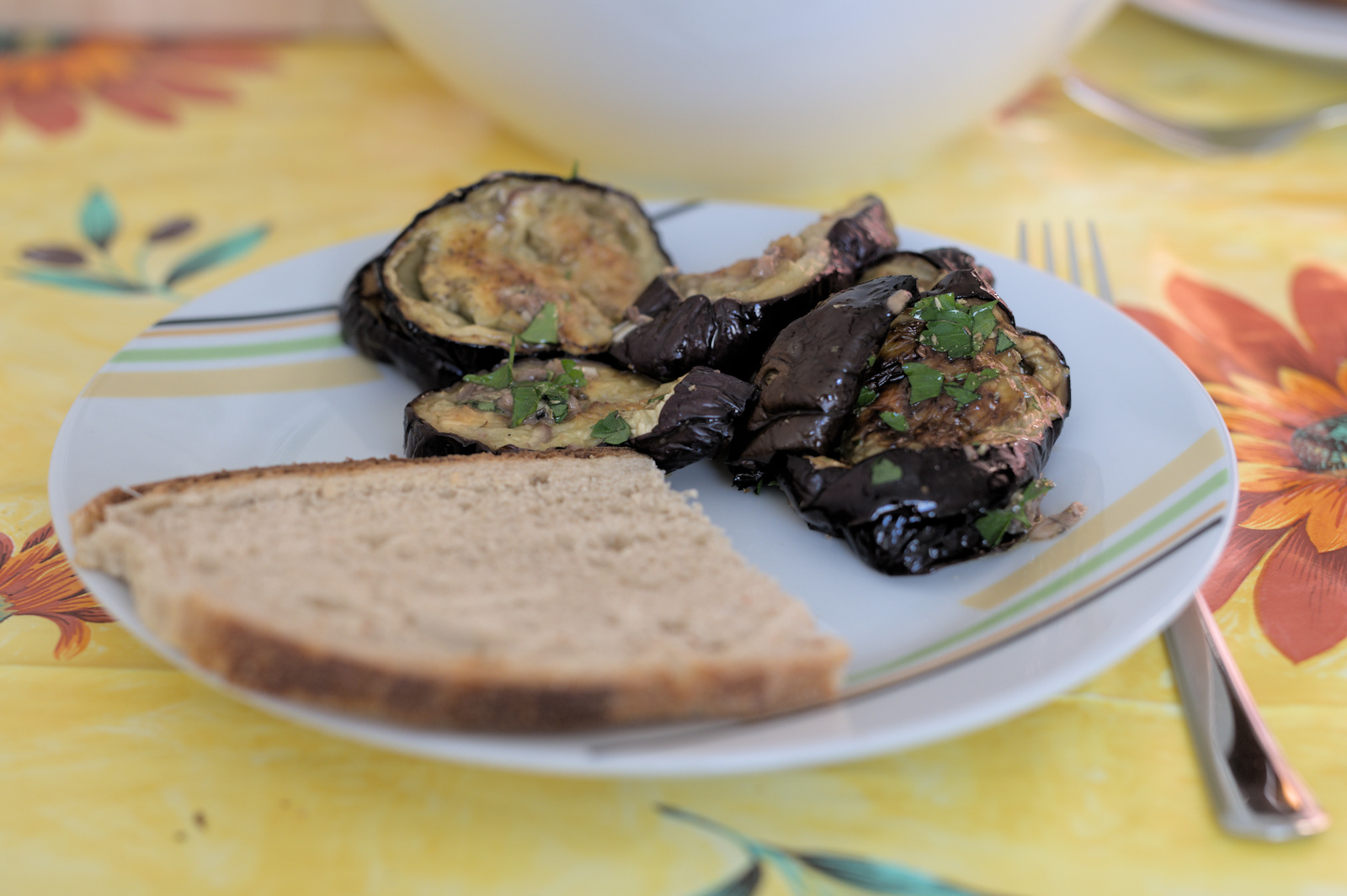 Auberginen mit Toast