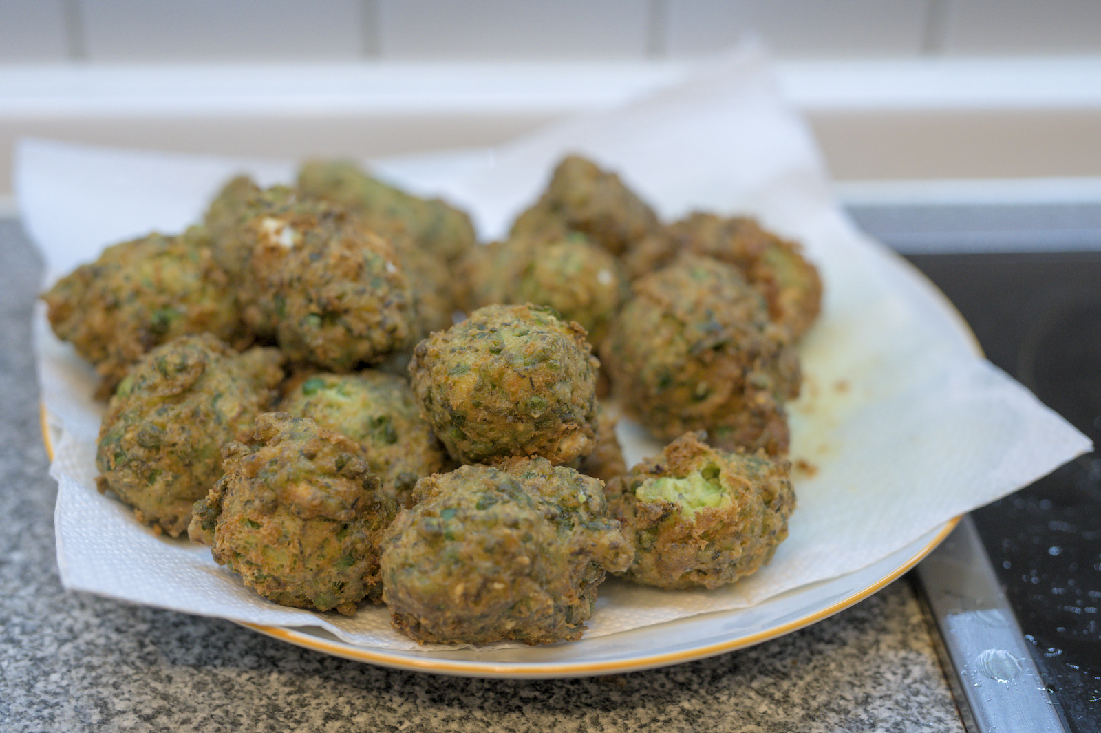 Frittierte Erbsen mit Za'atar und Feta
