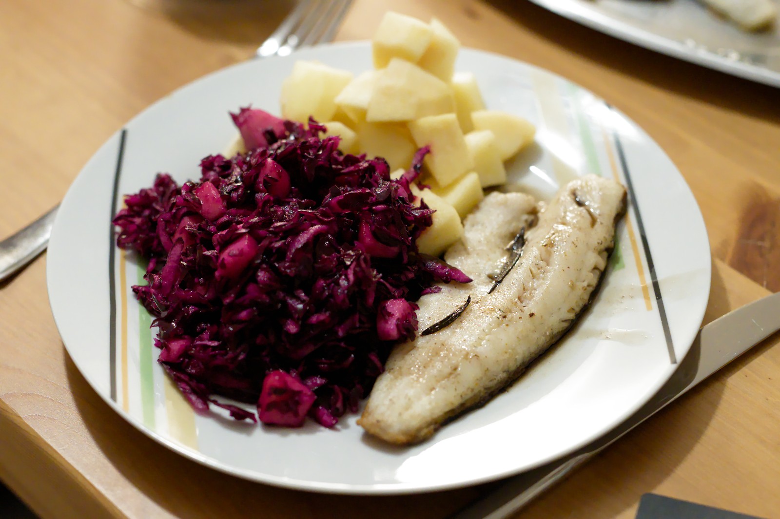 Zander mit Apfel-Kohlrabi und Rotkohl